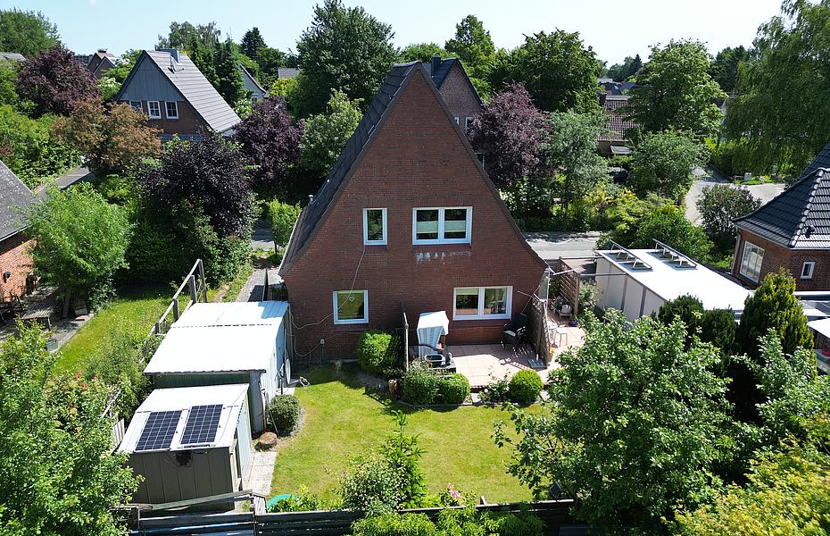 Hausansicht mit Garten-Westen