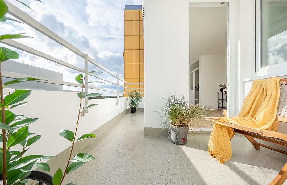 12 Loggia